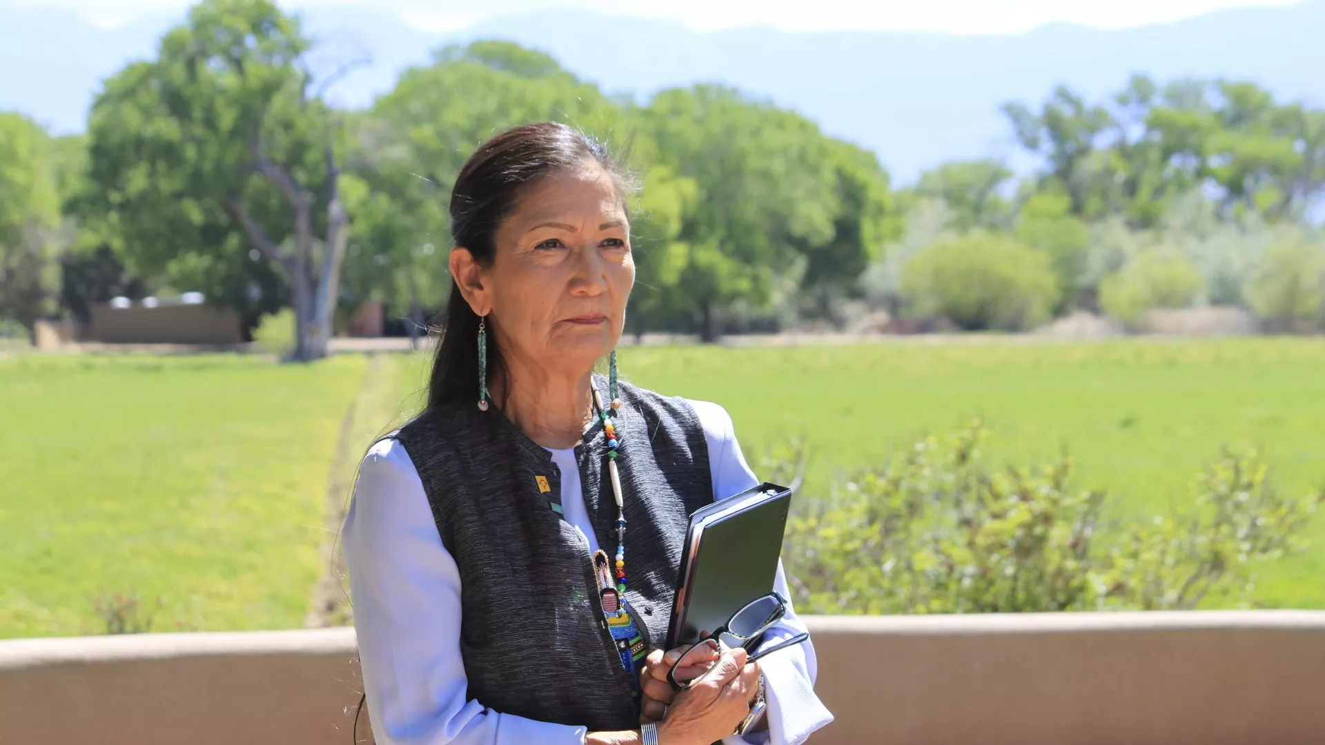 Deb Haaland, secretaria del Departamento del Interior - Sputnik Mundo, 1920, 01.08.2024