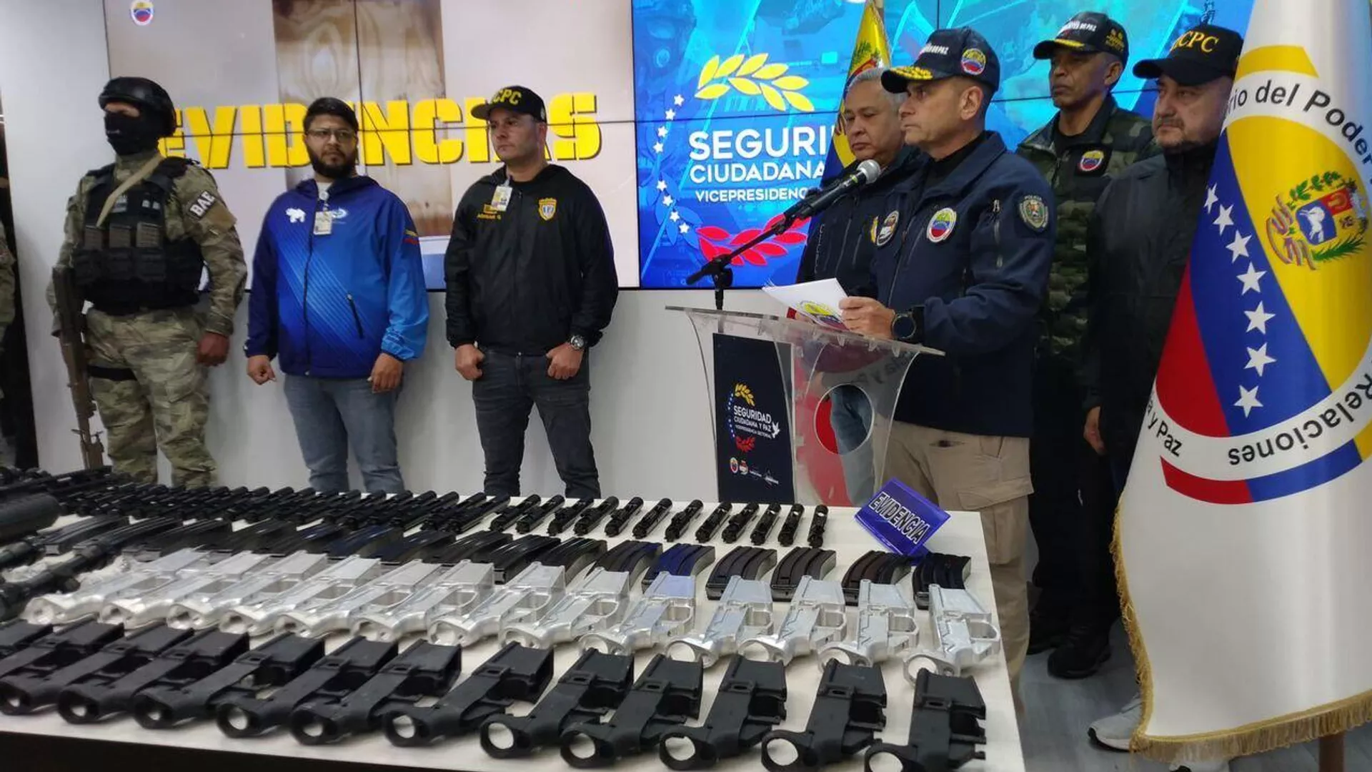 Autoridades de Venezuela han incautado en los últimos días armamento y equipo militar. Autoridades de Venezuela han incautado en los últimos días armamento y equipo militar. - Sputnik Mundo, 1920, 04.08.2024