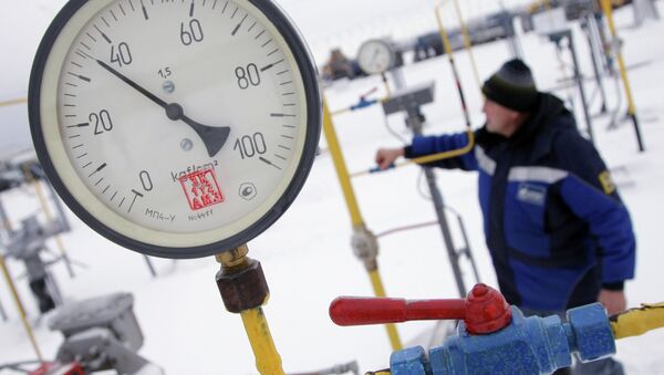 Kiev calcula en 14.900 millones de metros cúbicos las importaciones de gas ruso este año - Sputnik Mundo