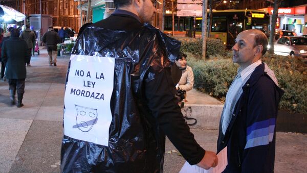 Amnistía Internacional denuncia que la 'Ley Mordaza' española castiga la disconformidad - Sputnik Mundo