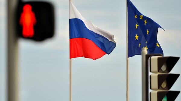 Banderas rusa y europea - Sputnik Mundo