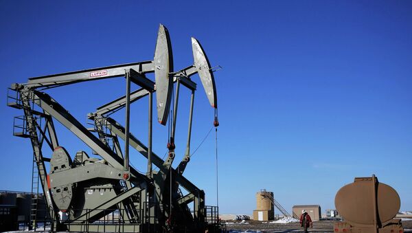 Productores de petróleo de esquisto en EEUU, afectados por desplome del precio del crudo - Sputnik Mundo