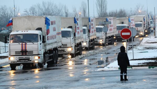 Camiones con ayuda humanitaria rusa para Donetsk y Lugansk - Sputnik Mundo