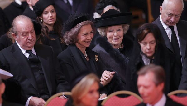 Los reyes Juan Carlos y Sofía, en el funeral de la reina Fabiola - Sputnik Mundo