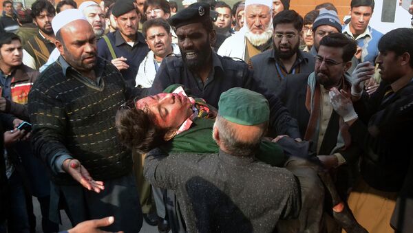 Más de 100 muertos en ataque talibán contra una escuela en Pakistán - Sputnik Mundo