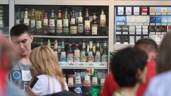 La Duma quiere pedir pasaporte a los rusos que compren alcohol - Sputnik Mundo