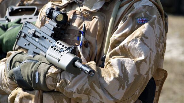 Londres demora hasta 2016 la decisión sobre acceso de mujeres soldado al campo de batalla - Sputnik Mundo