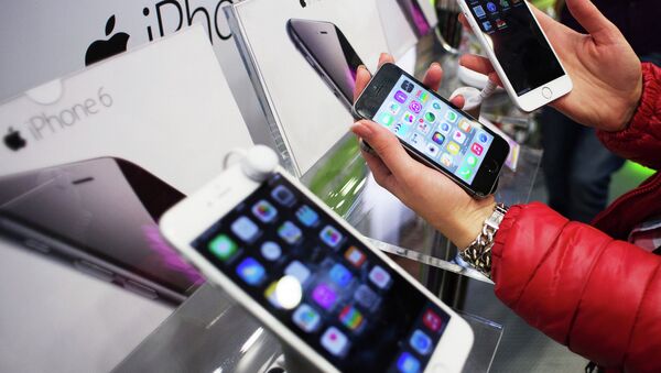 Apple aumenta en más del 30% el precio de los nuevos iPhones en Rusia - Sputnik Mundo