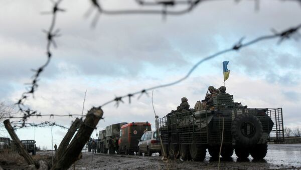 Convoy militar de Ucrania  en la base militar cerca de la ciudad Kramatorsk en este de Ucrania ,24 de Diciembre, 2014 - Sputnik Mundo