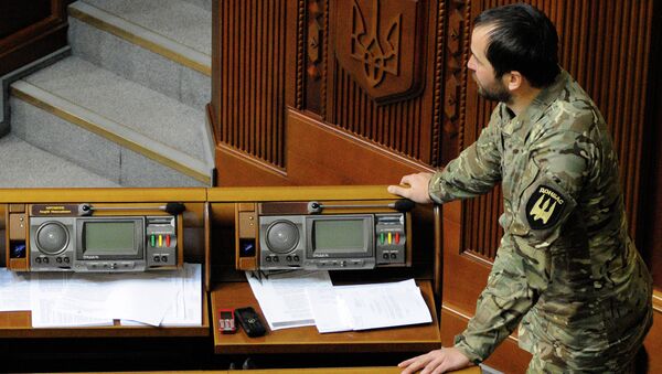 Parlamento ucraniano ratifica el presupuesto con un déficit del 3,7% del PIB para 2015 - Sputnik Mundo