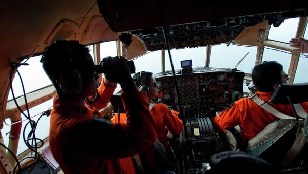 Rescatan más de 40 cuerpos del lugar de la caída del avión de AirAsia - Sputnik Mundo