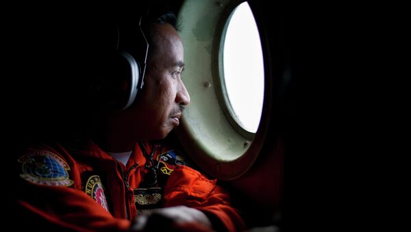 Indonesia confirma que objetos hallados en el mar son del avión desaparecido - Sputnik Mundo