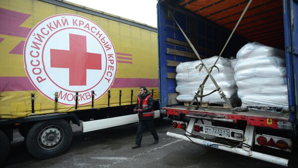 Ayuda humanitaria  de la organización Cruz Roja de Moscú a Donbás - Sputnik Mundo