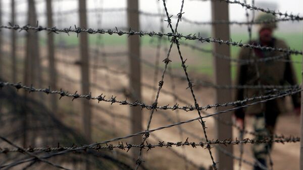 The border between India and Pakistan in Suchetgar area - Sputnik Mundo