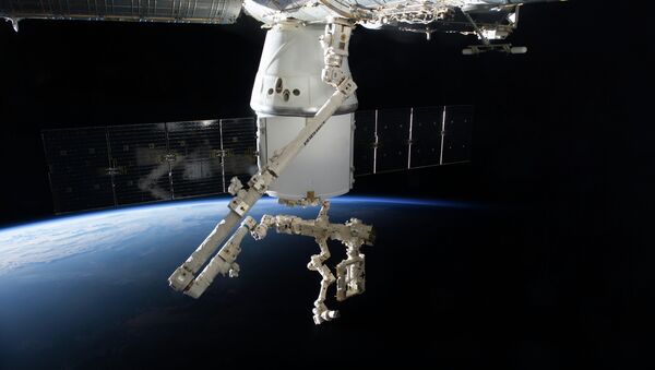 La nave Dragon de SpaceX atracado a la ISS - Sputnik Mundo