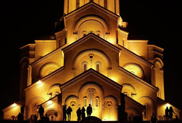 Собор Святой Троицы в Тбилиси во время рождественского богослужения 7 января 2015 года - Sputnik Mundo