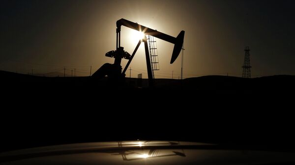 Нефтяная вышка в Калифорнии - Sputnik Mundo