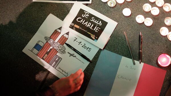 Centenares de estadounidenses honran la memoria de las víctimas del ataque en París - Sputnik Mundo