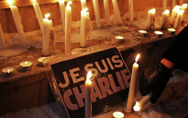 Ataque contra el semanario satírico Charlie Hebdo en París - Sputnik Mundo