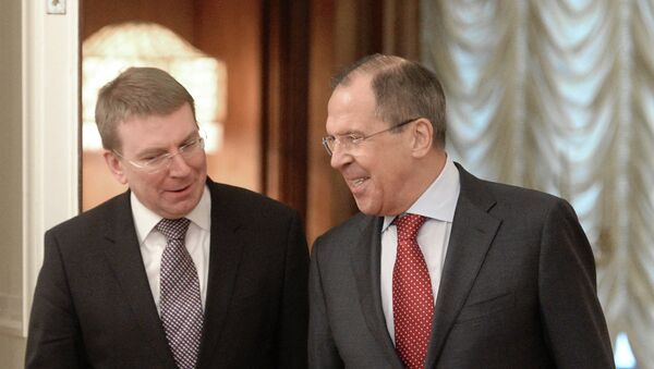 Edgar Rinkevics y Serguéi Lavrov en una conferencia de prensa - Sputnik Mundo