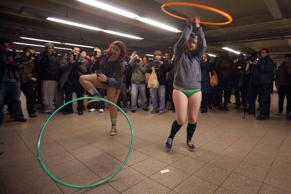 En el metro sin pantalones - Sputnik Mundo