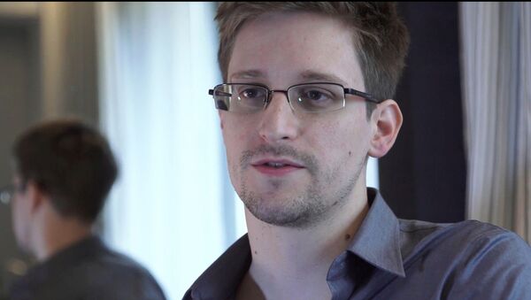 Edward Snowden, exempleado de la CIA y de la NSA - Sputnik Mundo