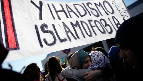 Musulmanes llegaron a Madrid para protestar contra la islamofobia después de los ataques terroristas en París - Sputnik Mundo
