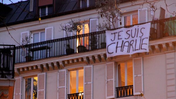 Los periodistas de Charlie Hebdo se reiteran en su trabajo pese al miedo - Sputnik Mundo