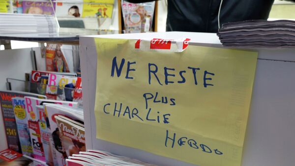 El nuevo número de Charlie Hebdo se agota en los lugares de venta de Francia - Sputnik Mundo