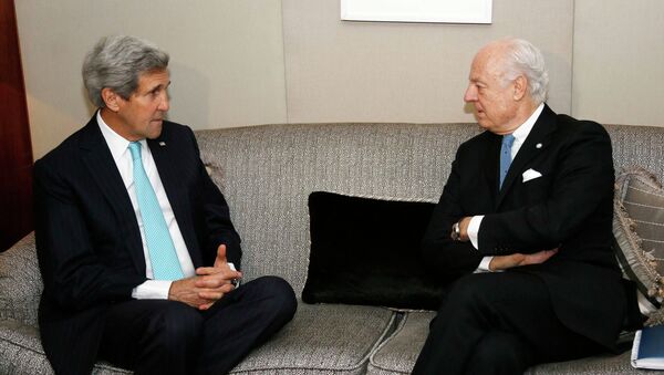 John Kerry,secretario de Estado de EEUU y Staffan de Mistura, enviado especial de la ONU para Siria - Sputnik Mundo