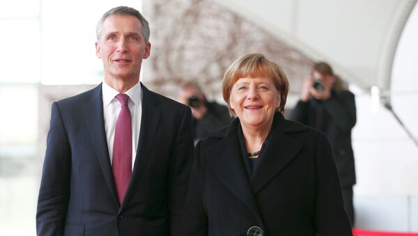 Angela Merkel, canciller alemana, y Jens Stoltenberg, secretario general de la OTAN - Sputnik Mundo