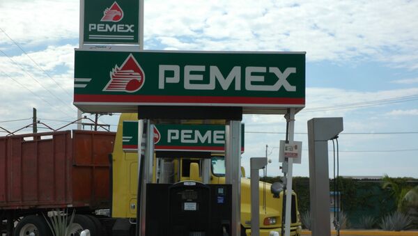PEMEX station, with large yellow truck, Mexico - Sputnik Mundo