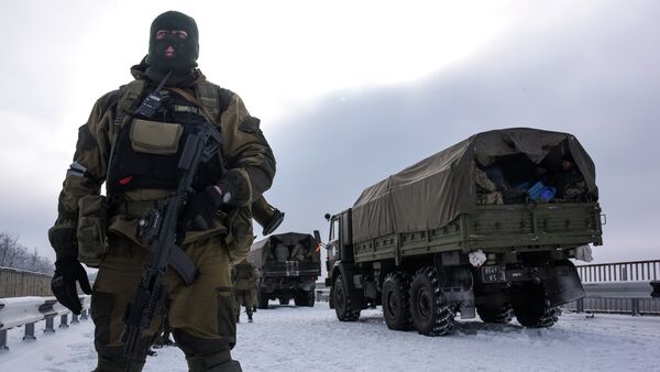 Soldado ucraniano cerca del aeropuerto de Donetsk - Sputnik Mundo