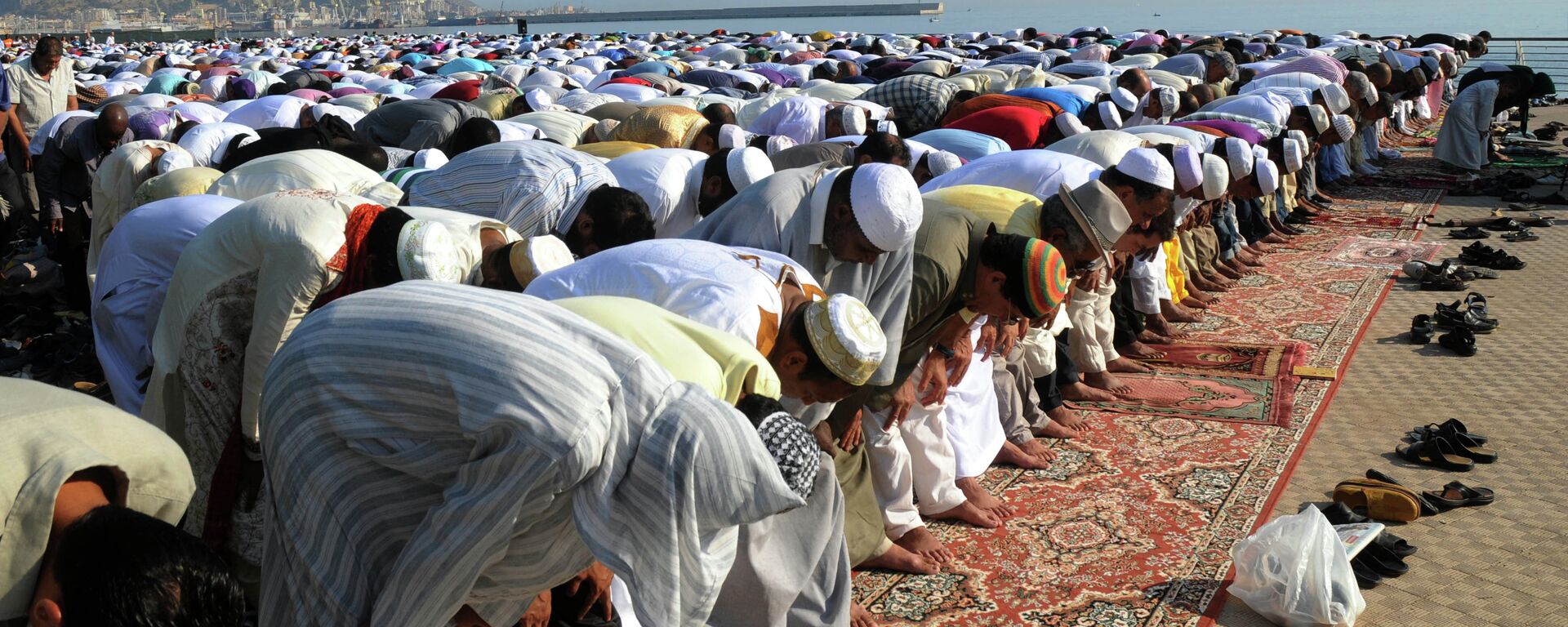 Musulmanes rezan durante el Ramadán - Sputnik Mundo, 1920, 03.04.2022