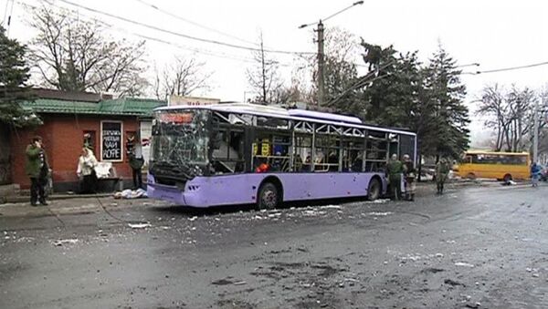 Трамвай в Донецке, в который попал артиллерийский снаряд - Sputnik Mundo