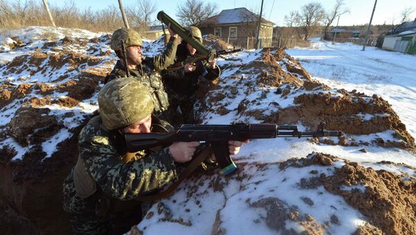 Ukrainian servicemen guard their position in the village of Luhanska, Luhansk region January 24, 2015. - Sputnik Mundo