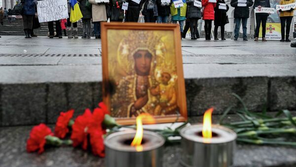 Mariúpol decreta dos días más de luto oficial por las víctimas del bombardeo - Sputnik Mundo