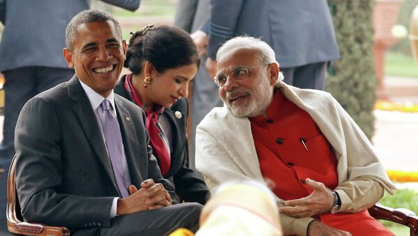 U.S. President Barack Obama laughs as he talks with India's Prime Minister Narendra Modi - Sputnik Mundo