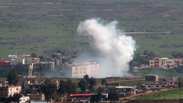Smoke rises from shells fired from Israel over al-Wazzani area in southern Lebanon January 28, 2015. - Sputnik Mundo