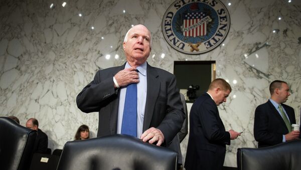 John McCain, senador republicano - Sputnik Mundo