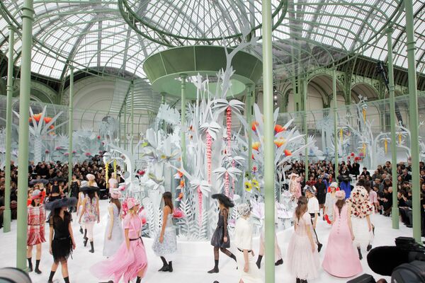 La moda de la próxima primavera vista desde París - Sputnik Mundo