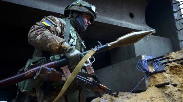 Militar ucraniano en la región de Donbás - Sputnik Mundo