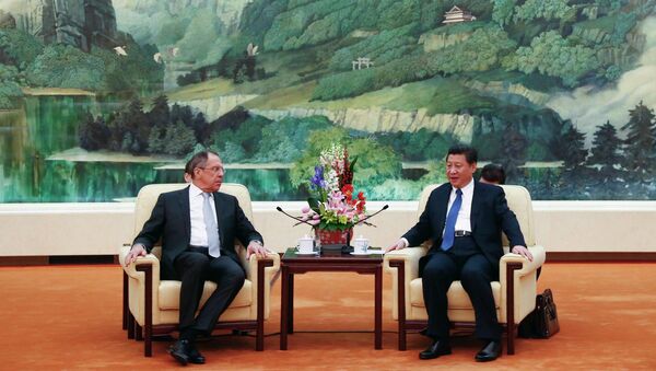 Ministro de Exteriores de Rusia, Serguéi Lavrov y presidente de China, Xi Jinping - Sputnik Mundo