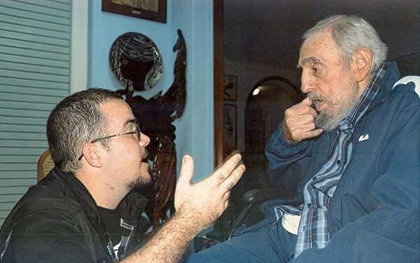 Encuentro entre expresidente cubano Fidel Castro y Randy Perdomo García, presidente de la Federación de Estudiantes Universitarios de la Habana (FEU) - Sputnik Mundo