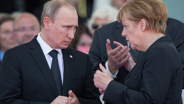 Presidente ruso, Vladímir Putin y canciller alemana, Angela Merkel (Archivo) - Sputnik Mundo