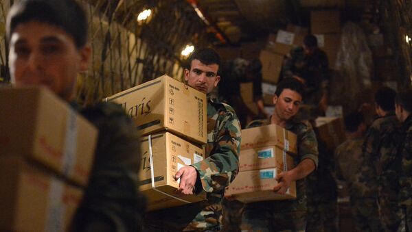 Descarga de la ayuda humanitaria rusa en Siria (Archivo) - Sputnik Mundo