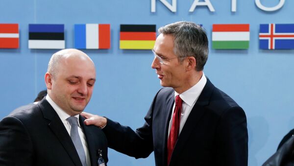 Ministro de Defensa de Georgia, Mindia Dzhanelidze y secretario general de la OTAN, Jens Stoltenberg - Sputnik Mundo
