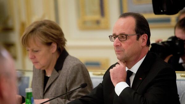 François Hollande, presidente de Francia, y la canciller alemana, Angela Merkel - Sputnik Mundo