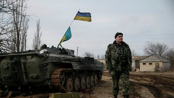 A Ukrainian serviceman is pictured at his position near Debaltseve - Sputnik Mundo