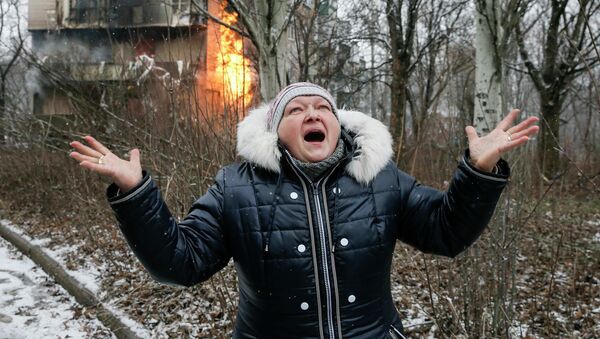 Una mujer en Donetsk - Sputnik Mundo